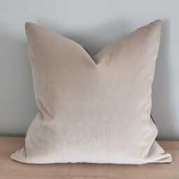 Designers Guild Tanjore Berry & Omega Velvet Cushion Cover 45x45cm - thumbnail 3