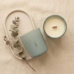 Sodalite Crystal Soy Candle, Wooden Wick Empowerment Aromatherapy, Bergamot Eucalyptus Mint Leaf - thumbnail 4