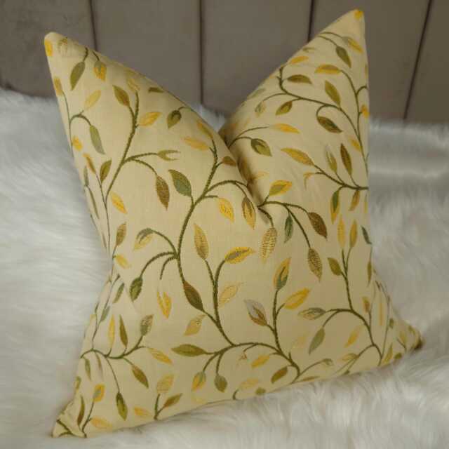 Voyage Cervino Cushion Cover Autumn Trailing Leaf Pillow Case Traditional Tapestry Leaf Trail Pillow Throw Cover - image 1