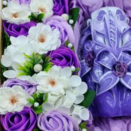 Medium Gift Box With Soap Roses & A Carved Candle Gift For Her Mother's Day Wedding Birthday Valentine's Luxury Handmade Soap Bouquet - thumbnail 3