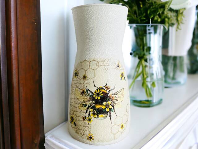 Bee Themed Vase, Gifts For Lovers, Gifts, Home Decor, Kitchen Decorations - image 1