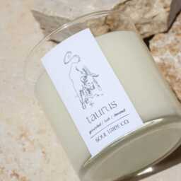 Taurus Zodiac Crystal Candle - Natural Soy Wax, Amethyst, Quartz, Egyptian Amber Fragrance - thumbnail 3