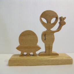 Oak Alien Desk Clock Peace Sign, Ufo, Battery Operated - thumbnail 3