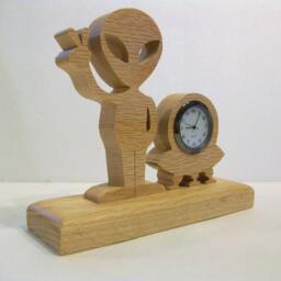 Oak Alien Desk Clock Peace Sign, Ufo, Battery Operated - thumbnail 2