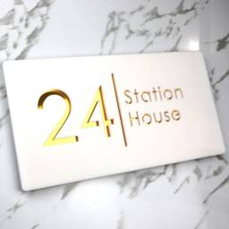 K Smart Sign - Bellissima H2 Laser Cut Matt White & Gold Mirror Floating House Door Numbers Plaque 300mm X 160mm - thumbnail 2