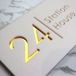 K Smart Sign - Bellissima H2 Laser Cut Matt White & Gold Mirror Floating House Door Numbers Plaque 300mm X 160mm - thumbnail 3