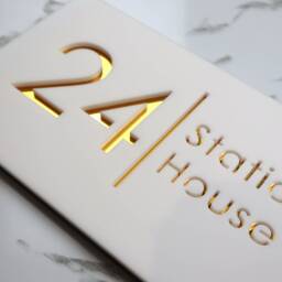 K Smart Sign - Bellissima H2 Laser Cut Matt White & Gold Mirror Floating House Door Numbers Plaque 300mm X 160mm - thumbnail 1