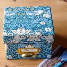 William Morris Photo Box Strawberry Thief Petite Teal, Handmade in England - thumbnail 2