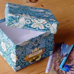 William Morris Photo Box Strawberry Thief Petite Teal, Handmade in England - thumbnail 3