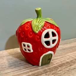Ceramic Tealight Strawberry House Candle Holder Village Quirky Home D??cor - thumbnail 3