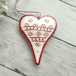 White & Red Metal Patterned Heart Decoration - Thehomeandheartsshop Rustic Wall Decor Wedding Gift Christmas - thumbnail 1