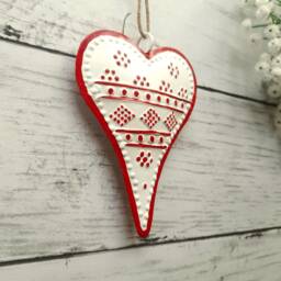 White & Red Metal Patterned Heart Decoration - Thehomeandheartsshop Rustic Wall Decor Wedding Gift Christmas - thumbnail 3