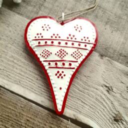 White & Red Metal Patterned Heart Decoration - Thehomeandheartsshop Rustic Wall Decor Wedding Gift Christmas - thumbnail 2