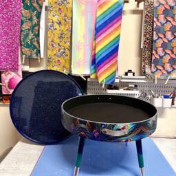 Round Coffee Table , Peacock Design, Blue, Teal Turquoise Feathers. Navy Glitter . Table, Lift Off Top For Storage. End Lounge - thumbnail 4