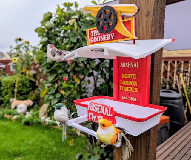 Arsenal Fan Bird Feeder Gunners Feeding Station - Quirky Garden Decor Wild Seed Tray Gift For North London Soccerfan - image 1