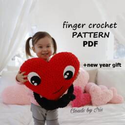 "Plush Heart - Amigurumi Pattern Pillow ""Smiling Heart" - thumbnail 2