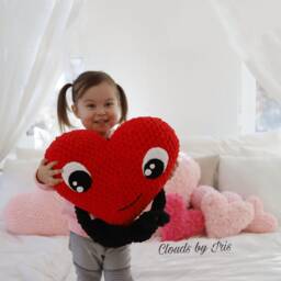 "Plush Heart - Amigurumi Pattern Pillow ""Smiling Heart" - thumbnail 4