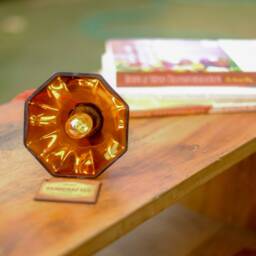 Amber Whiskey Bottle Table Lamp Light With UK - North American Eu Plug - 110- 240V - thumbnail 2