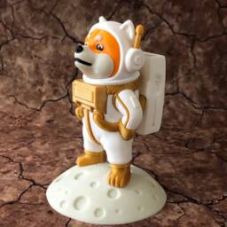 Moon Doge Astronaut Figurine - Coin To The Moon Plastic Paint-Less Odorless - thumbnail 3
