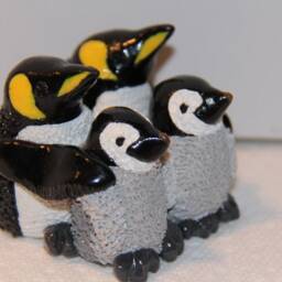 Emperor Penguin Family Of 4 - thumbnail 3