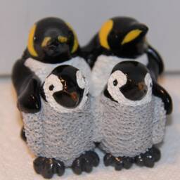 Emperor Penguin Family Of 4 - thumbnail 2