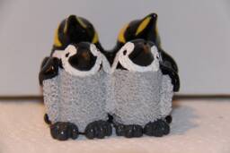 Emperor Penguin Family Of 4 - thumbnail 1