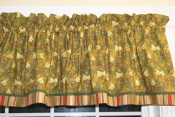 "Green Red Khaki Floral Valance - 17""x64" - thumbnail 1
