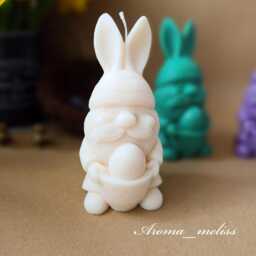 Easter Gnome Candle Soy & Beeswax, Handmade Eco-Friendly Decor - thumbnail 2