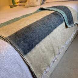 Hand-Loomed Himalayan Yak Wool Throw Blanket Sherpa Travel Wrap M13 - thumbnail 3