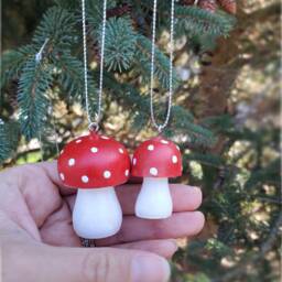 Hand-Painted Wood Mushroom Ornaments, Unique Christmas Ornaments Red Spotted, Set Of 5 - thumbnail 3