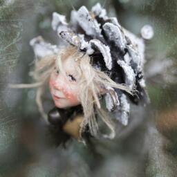 Pixie Girl Nele Handmade Decoration, Zapfenkind - thumbnail 4