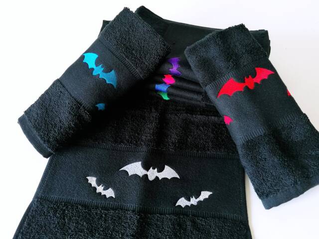 Guest Towel - 30 X 50 cm Swarm Of Bats - image 1