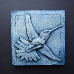 Lifesize Hummingbird in Flight Concrete Art Tile - thumbnail 4