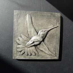 Lifesize Hummingbird in Flight Concrete Art Tile - thumbnail 2
