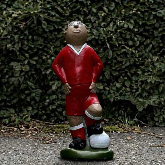 Football Player Statue Concrete Athlete Sculpture Soccer Garden Decoration Sports Lover Gift Outdoor Man Ornament Fan - image 1
