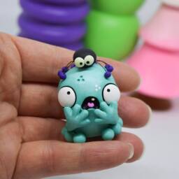Gubbin & His Spider Friend, Shelf Figurine, Monster Figure, Desk Buddy, Miniature Art - thumbnail 3