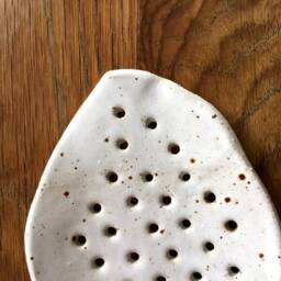 Handmade White Clay Soap Dish Farmhouse Stoneware Bowl With Drain - thumbnail 3