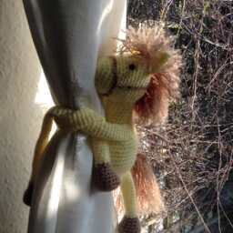 Crochet Horse Curtain Tie Back, Nursery Decor - thumbnail 2