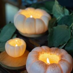 Pumpkin Candle - thumbnail 2