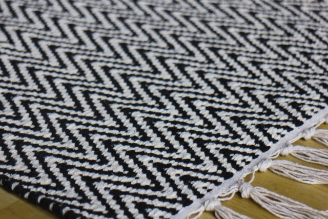 Handwoven Cotton Dhurrie Rug Zig Zag Geometric Pattern, Indian Handmade - image 1