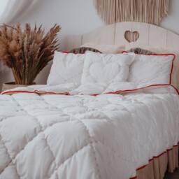 Natural & Ecological Alpaca Wool Duvet, Hypoallergenic, Unique Heart Pattern Hand Quilted, Red Trimming - thumbnail 2