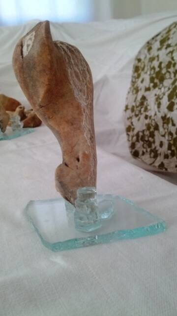 Jagdvogel - Patinierter Naturstein Von Der Lykischen K??ste/T??rkei Naturform Mit Gravuren Verziert Und Als Figur Angedeutet - image 1