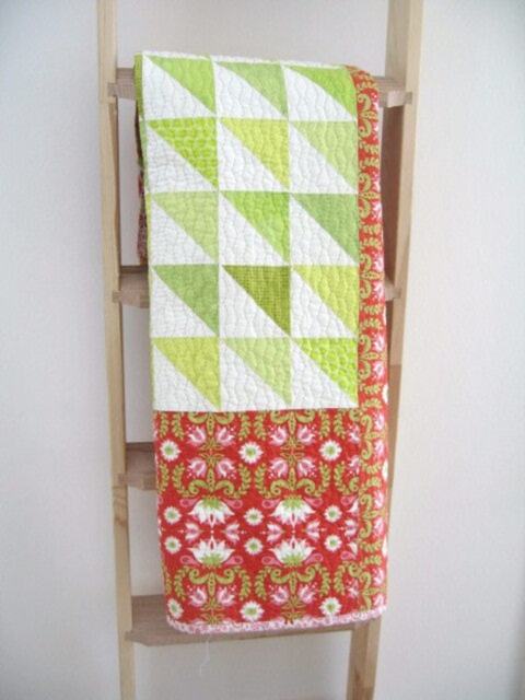 Babydecke, Krabbeldecke, Handmade Baby Quilt With Limegreen Triangles & Red Flowers, Baby Blanket, Toddler Quilt, Crib - image 1
