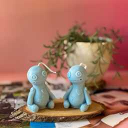 Cursed Doll Candle Spooky Vegan Soy Wax Autumn Decor - thumbnail 3