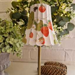 Cordless Touch Lamp. Beautiful Decoupaged Gisela Graham Inspired Strawberry Usb Rechargeable Other Designs Available.cordless - thumbnail 3