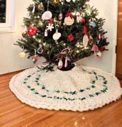 Handmade Chunky Knit Christmas Tree Skirt Super Soft Hygge Decor - thumbnail 1