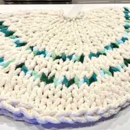 Handmade Chunky Knit Christmas Tree Skirt Super Soft Hygge Decor - thumbnail 3
