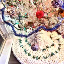 Handmade Chunky Knit Christmas Tree Skirt Super Soft Hygge Decor - thumbnail 2