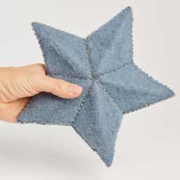 Small Blue Star Tree Topper, Hand Felted Christmas Accessory, Handmade Festive Holiday Decor - thumbnail 3
