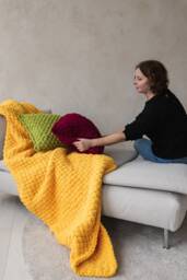 Chunky Knit Yellow Blanket & Pillow Set, Hypoallergenic Micro Polyester, Chunky Soft Plaid With Cusion
